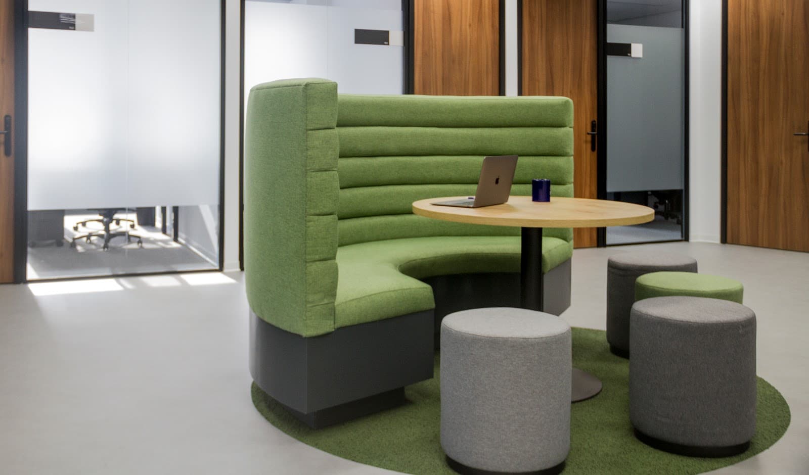 First workplaces: oficinas y espacios de coworking en Plaza de Castilla interior photo 6