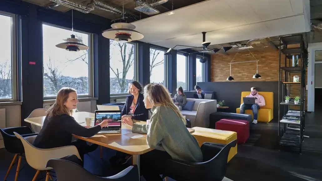 workspace A81 interior photo 11