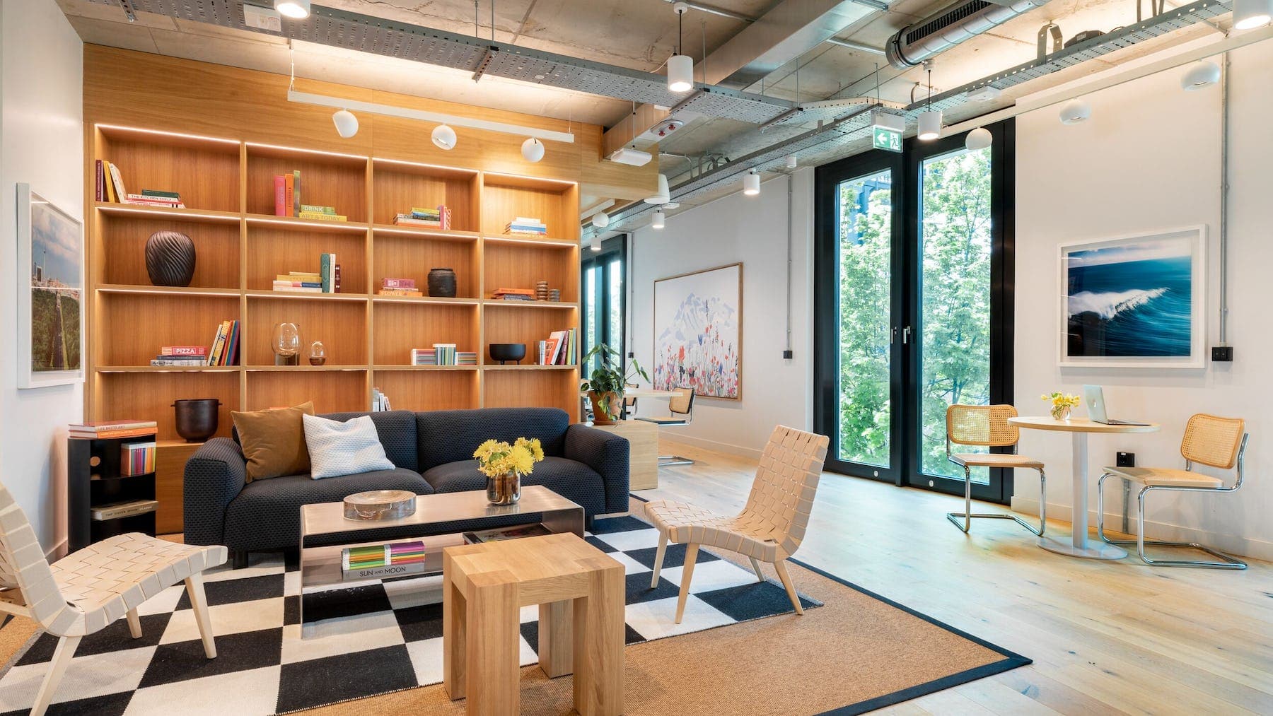 WeWork Alexanderplatz interior photo 6