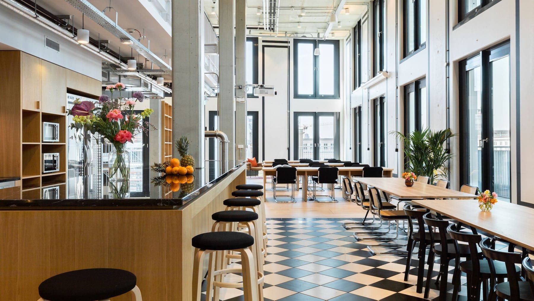 WeWork Alexanderplatz interior photo 8