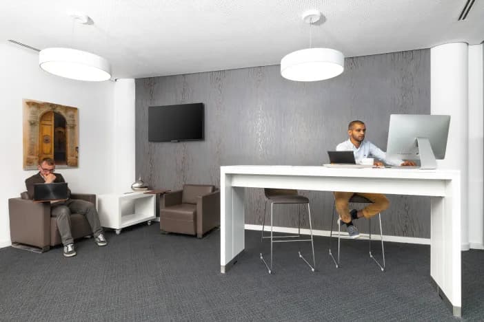 Signature by Regus Dusseldorf Königsallee 2b interior photo 2