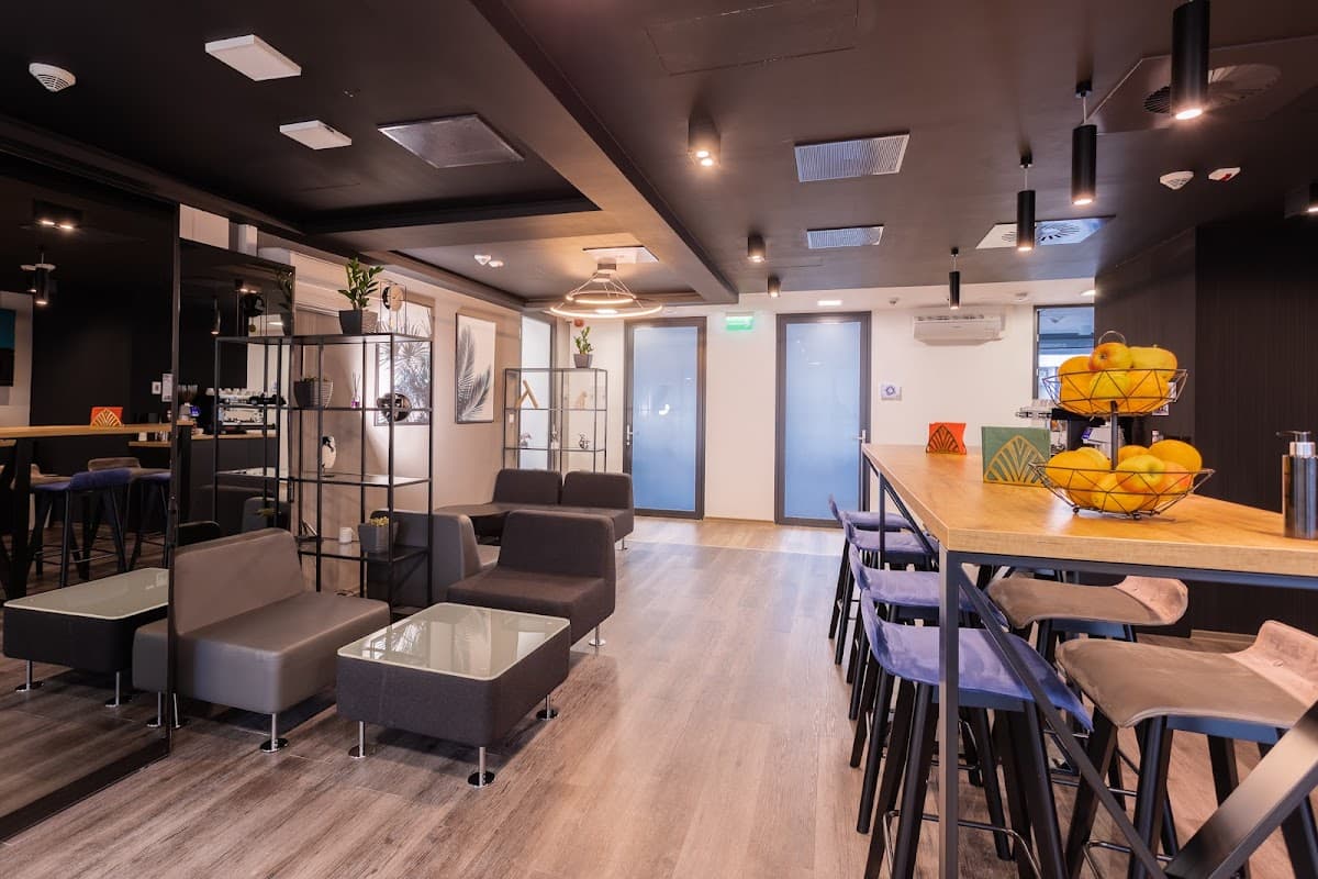 OmniOffice Carpathia interior photo 3