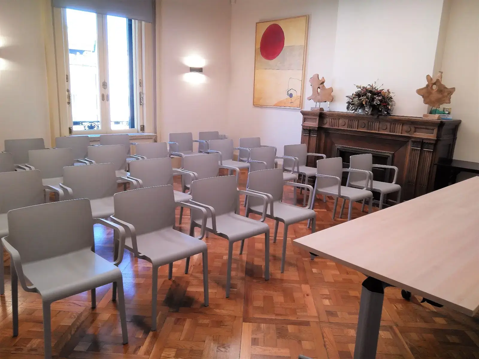 Wekow Business Community interior photo 8