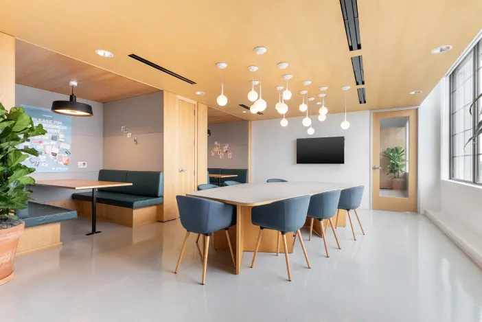 Regus Dusseldorf Peter-Müller-Straße interior photo 4