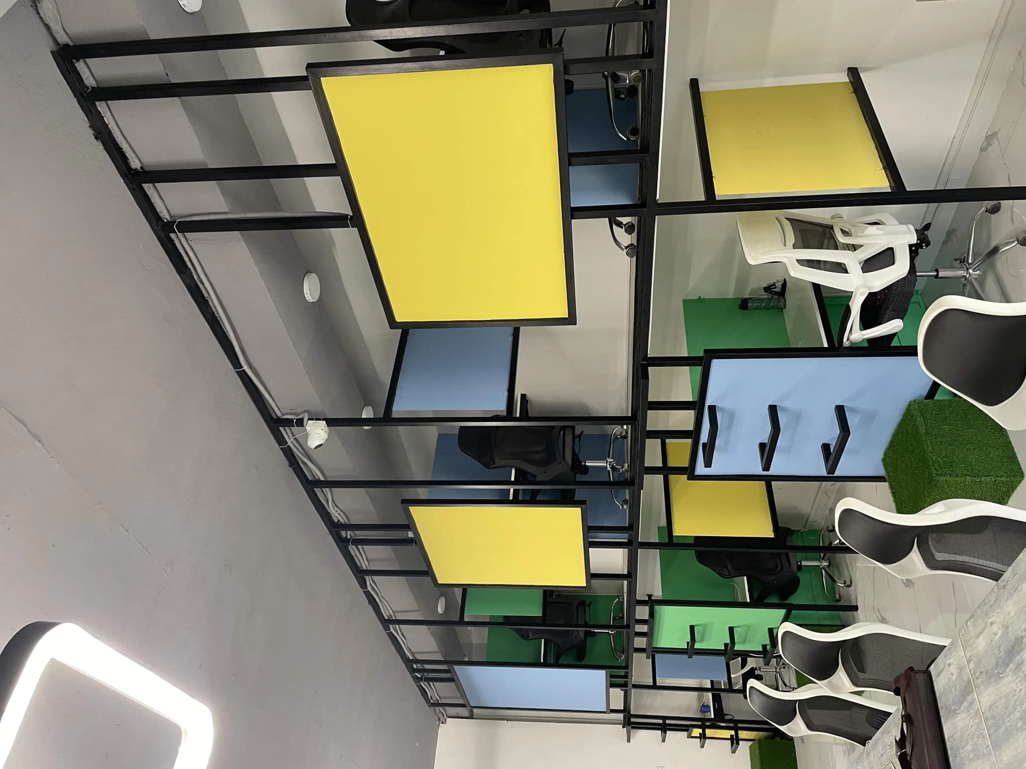 Twinhub interior photo 3
