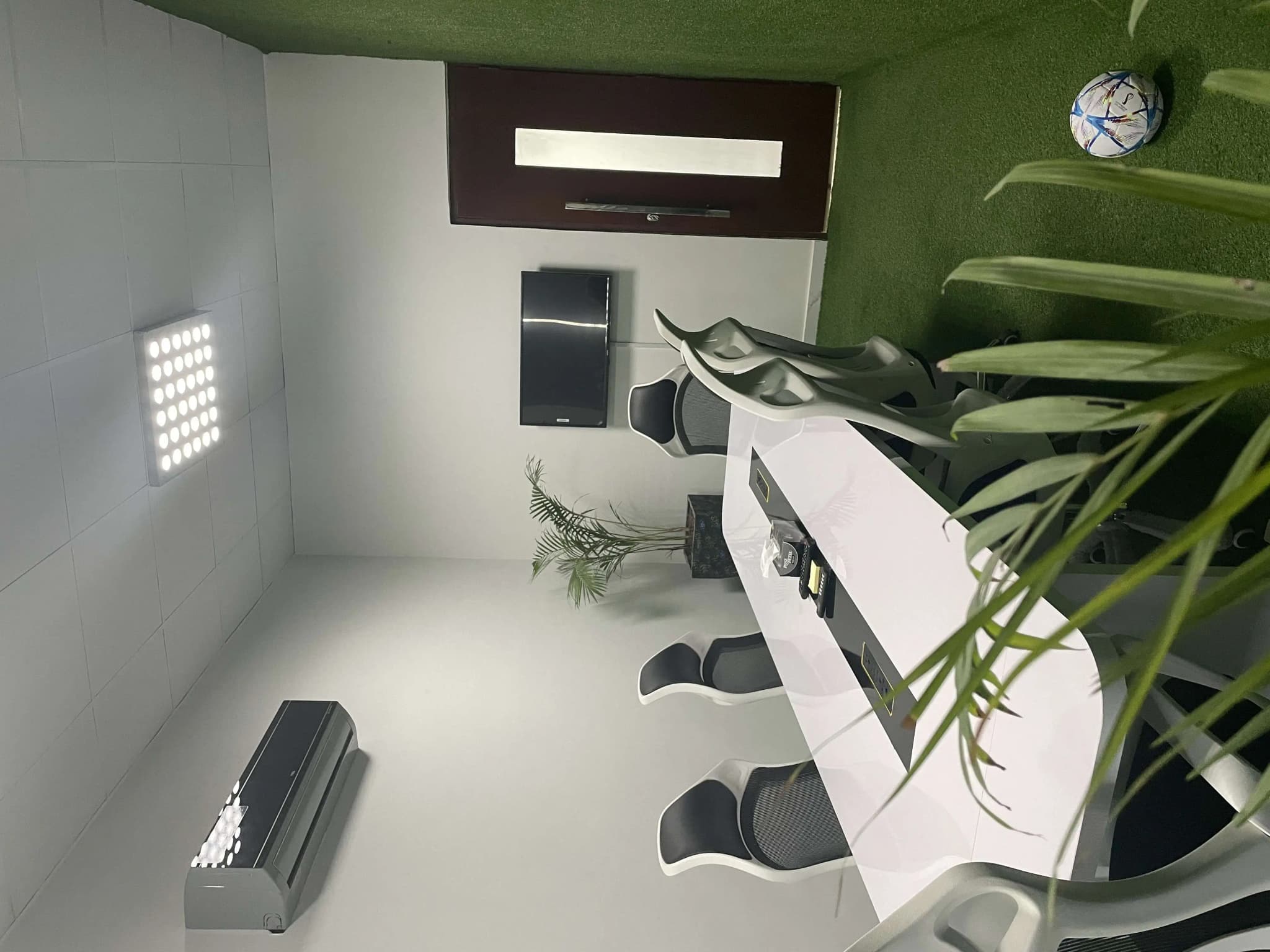 Twinhub interior photo 4