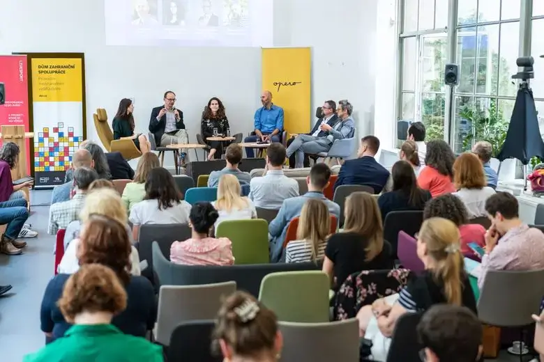 Opero interior photo 3