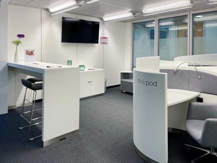 Signature by Regus Dusseldorf Stadttor 1 interior photo 4