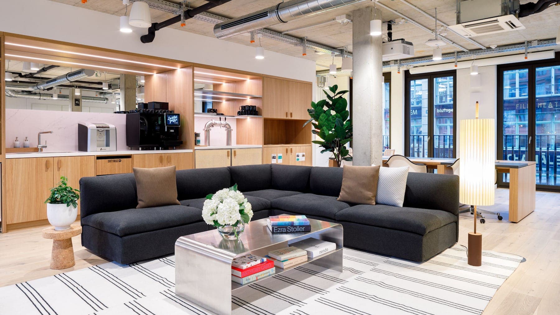 WeWork Rosenthaler Straße 43-45 interior photo 3