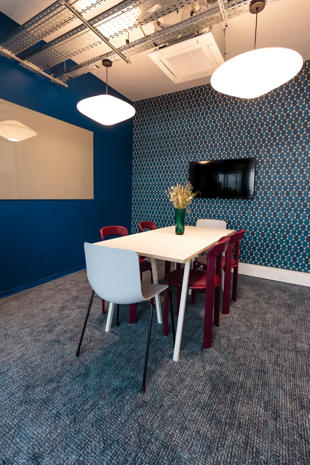 Morning, Dulong interior photo 7