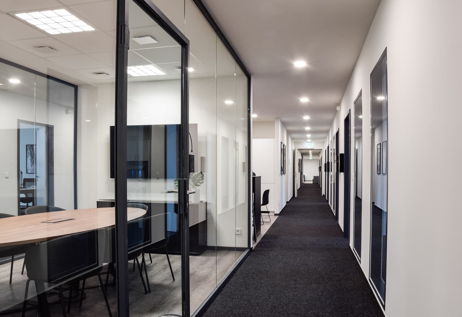 Rivvers Coworking Darmstadt Hauptbahnhof interior photo 2