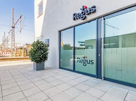 Regus Augsburg Lise-Meitner-Strasse 5a interior photo 7