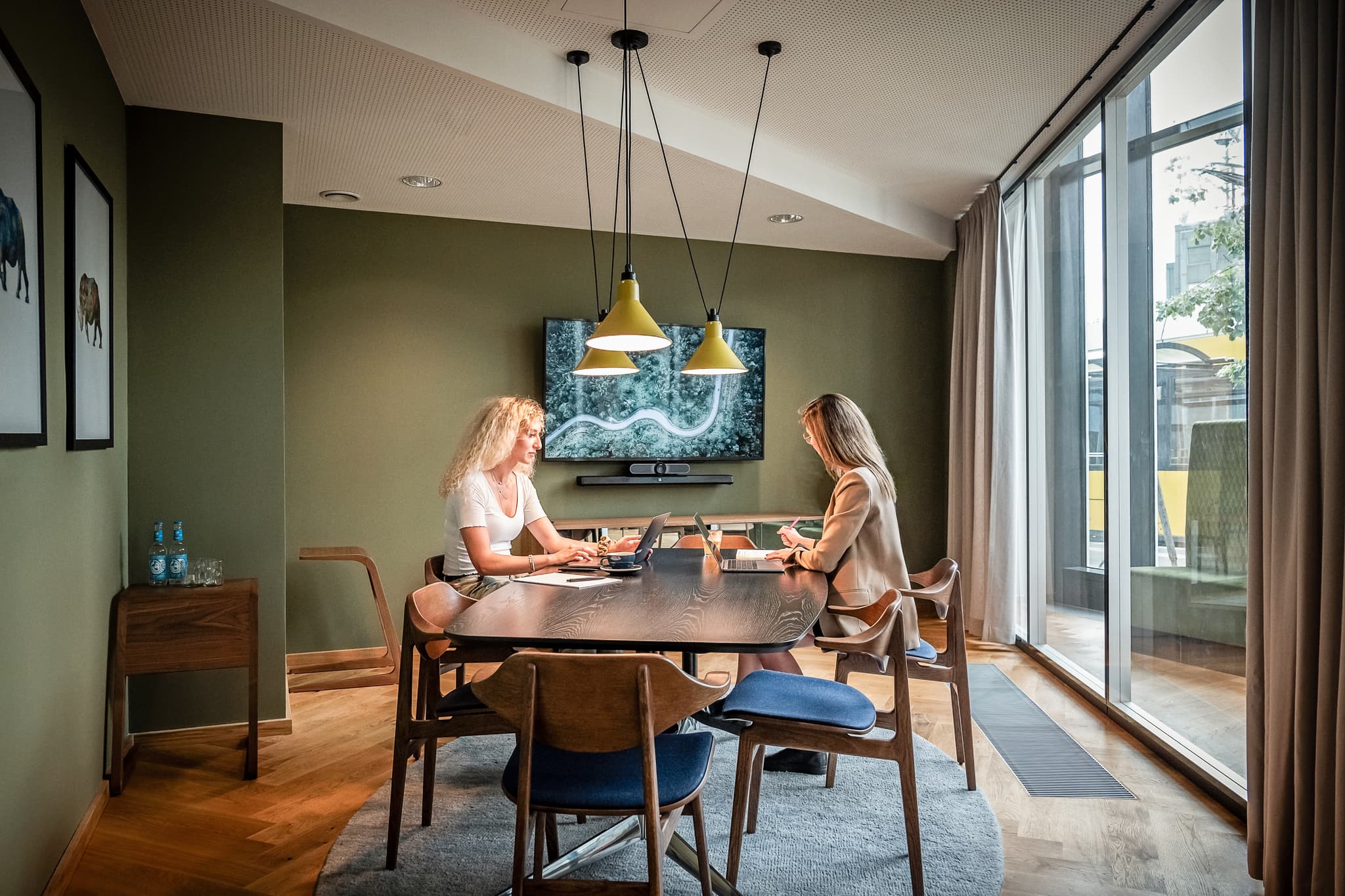 Touch Base 8-Person Meeting Room at EDGE Grand Central Berlin with TV