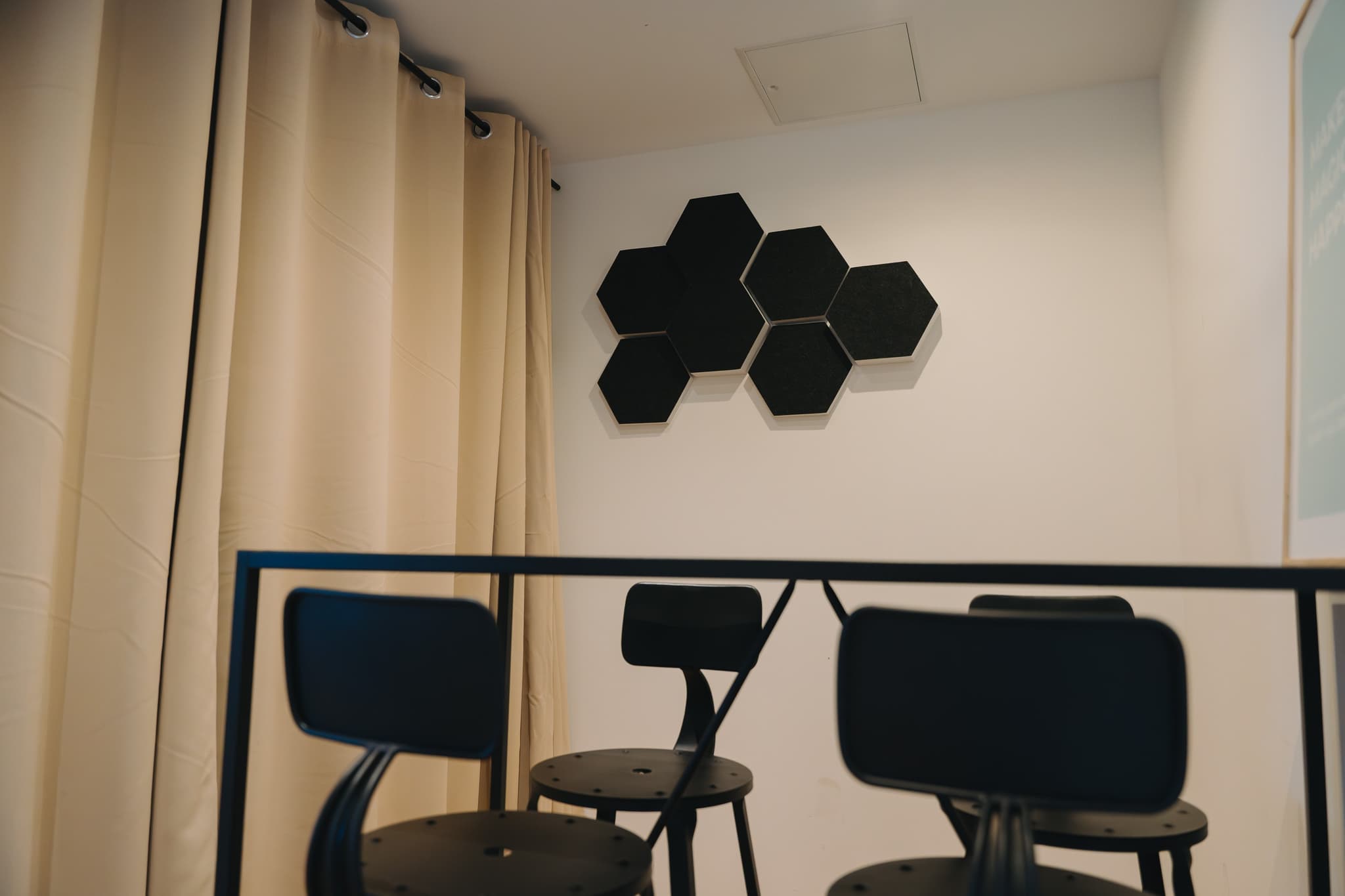 URBAN MINI MEETING ROOM