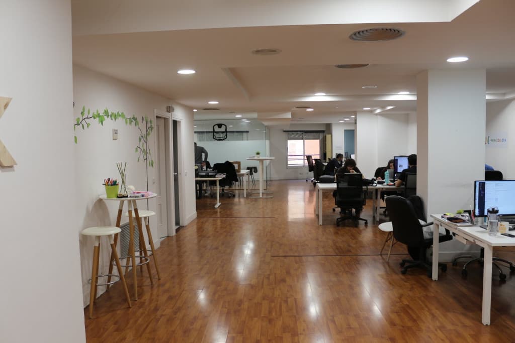 LIVINK Coworking Madrid Day Pass - Flexible Workspace with Meeting Rooms