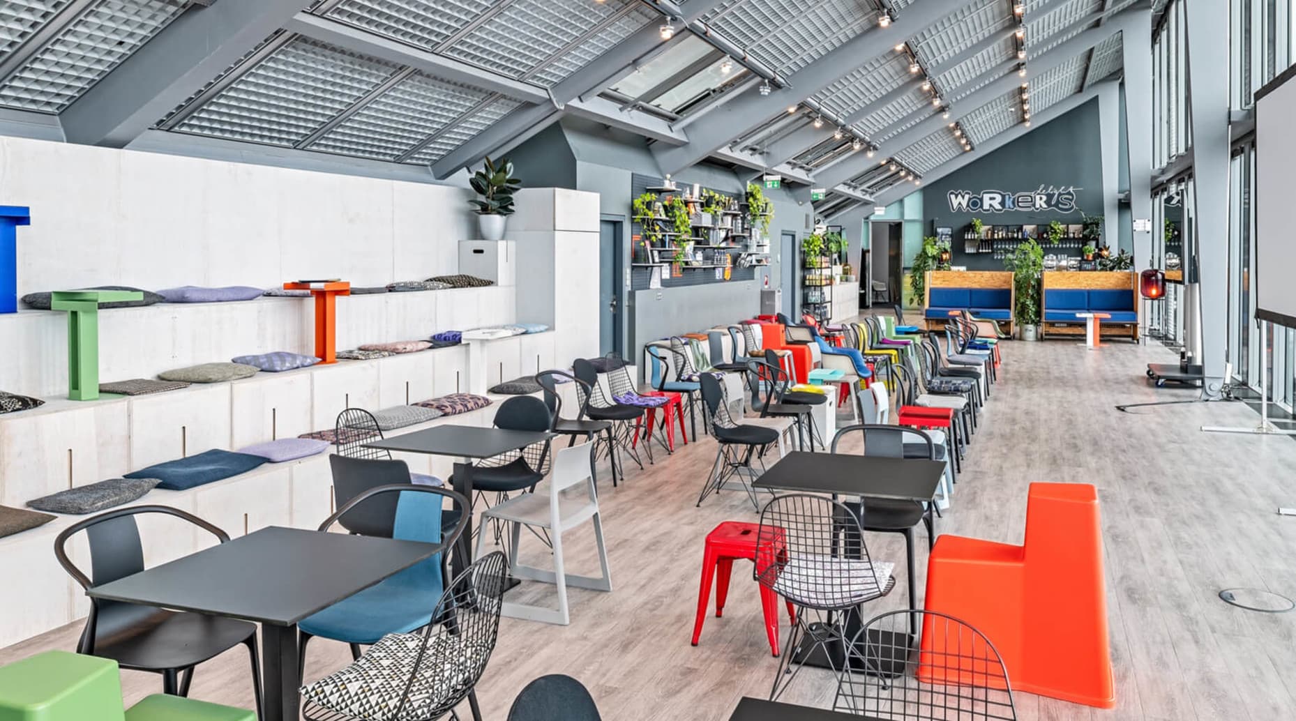 Flexible Day Pass at Design Offices München Highlight Towers interior photo 1