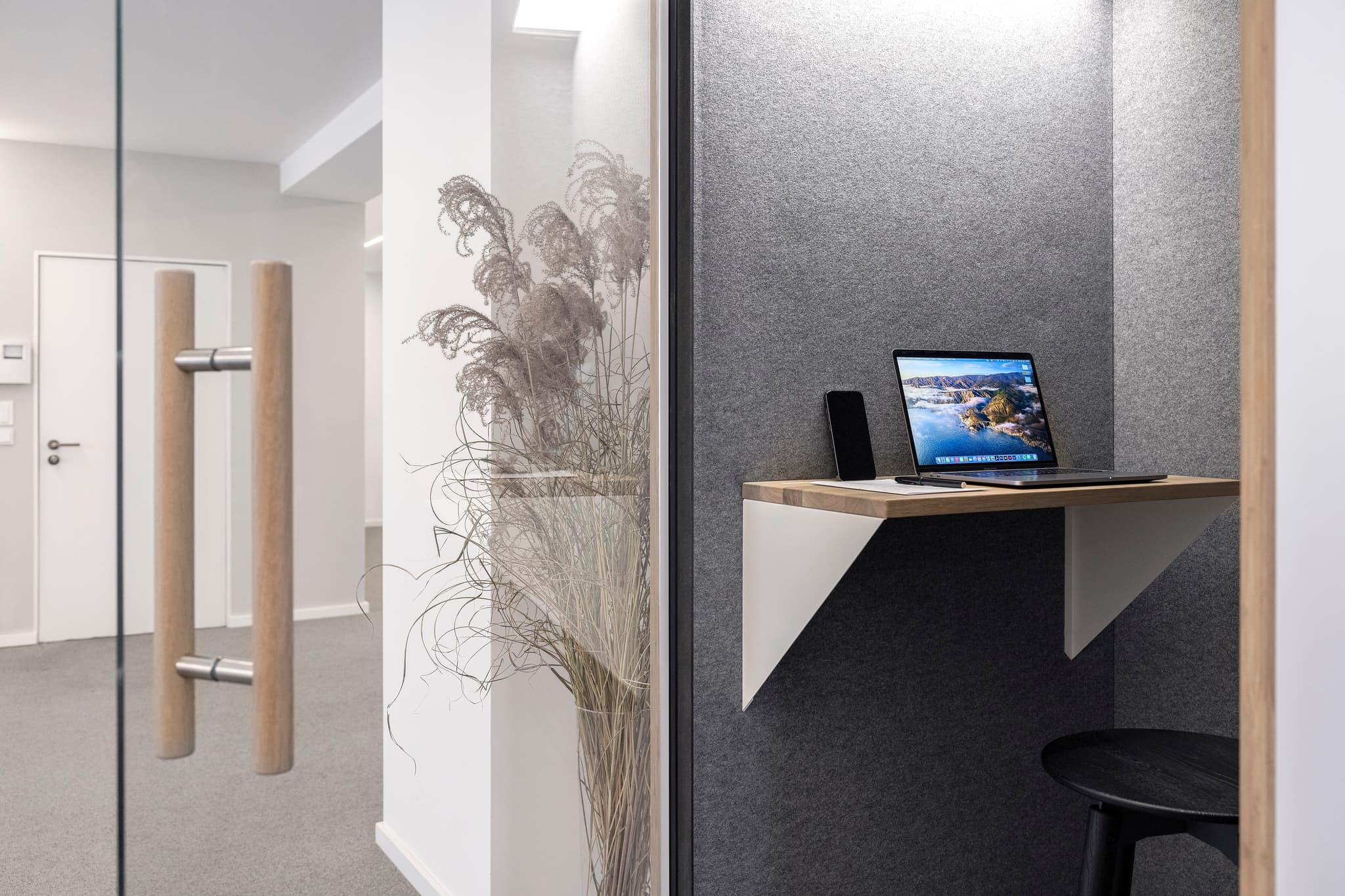 Munich's Premier Coworking Day Pass interior photo 1