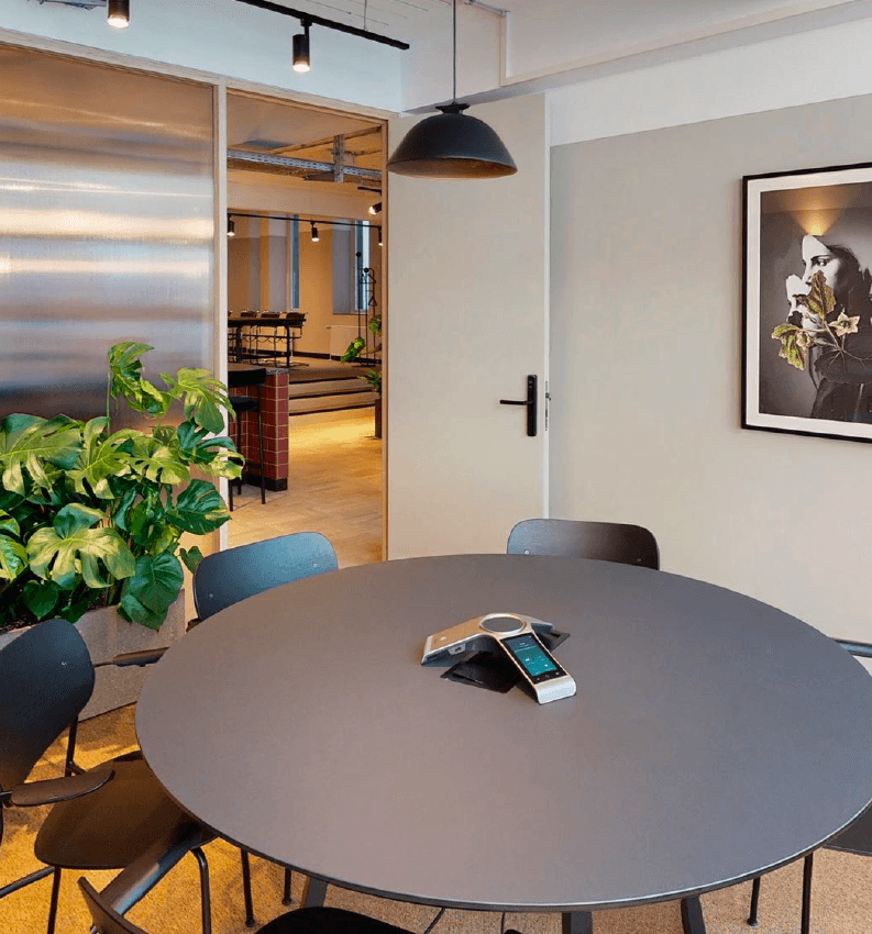 Professional 6-Person Meeting Room at Fora - Kontorhaus with HD TV