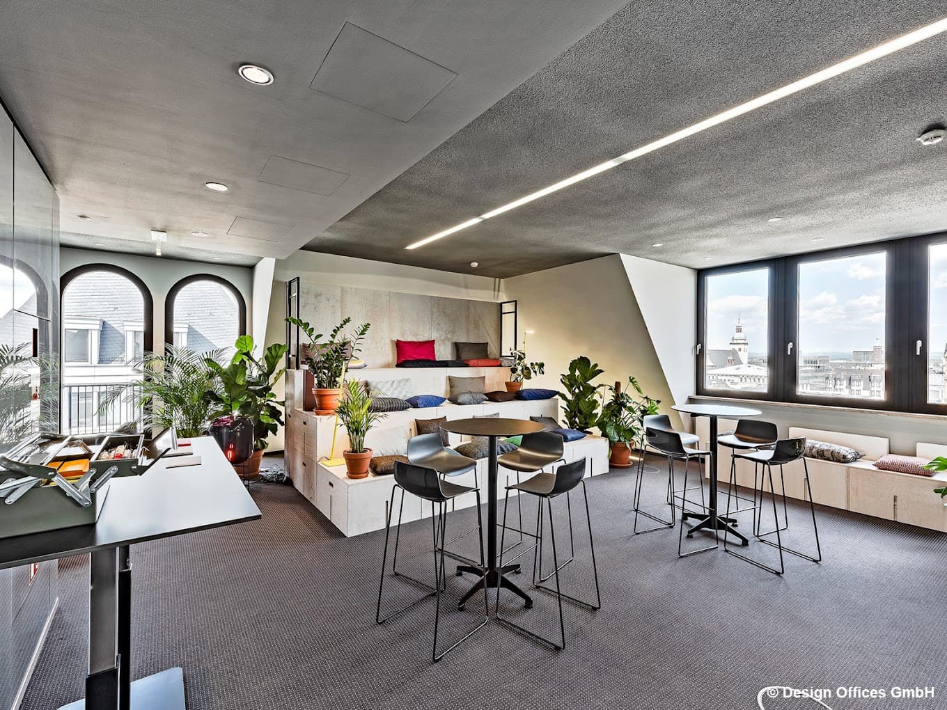 Flexible Day Pass with Rooftop Terrace at Design Offices Köln Dominium