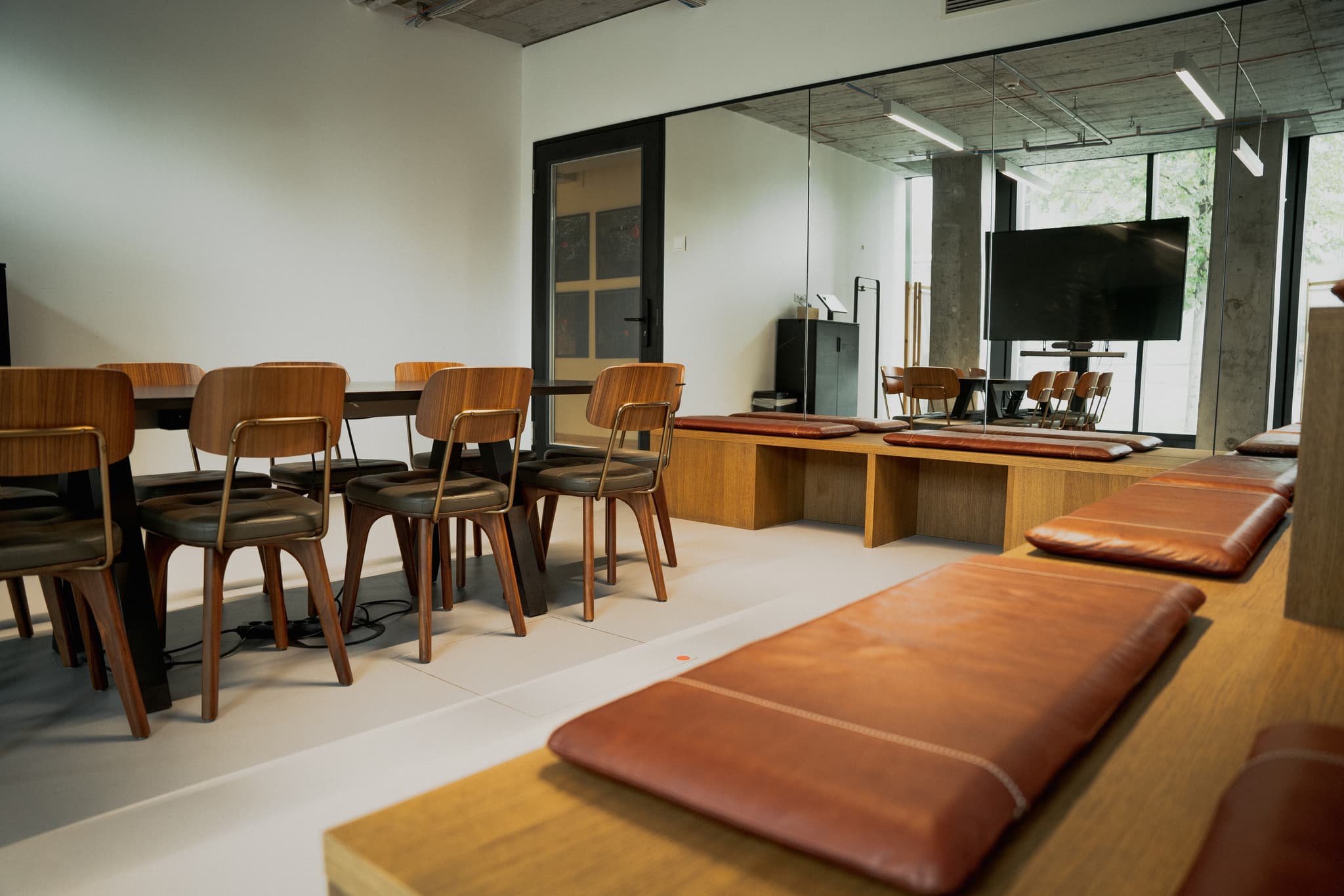 Creative 10-Person Meeting Room at EDGE Grand Central Berlin with TV & Natural Light