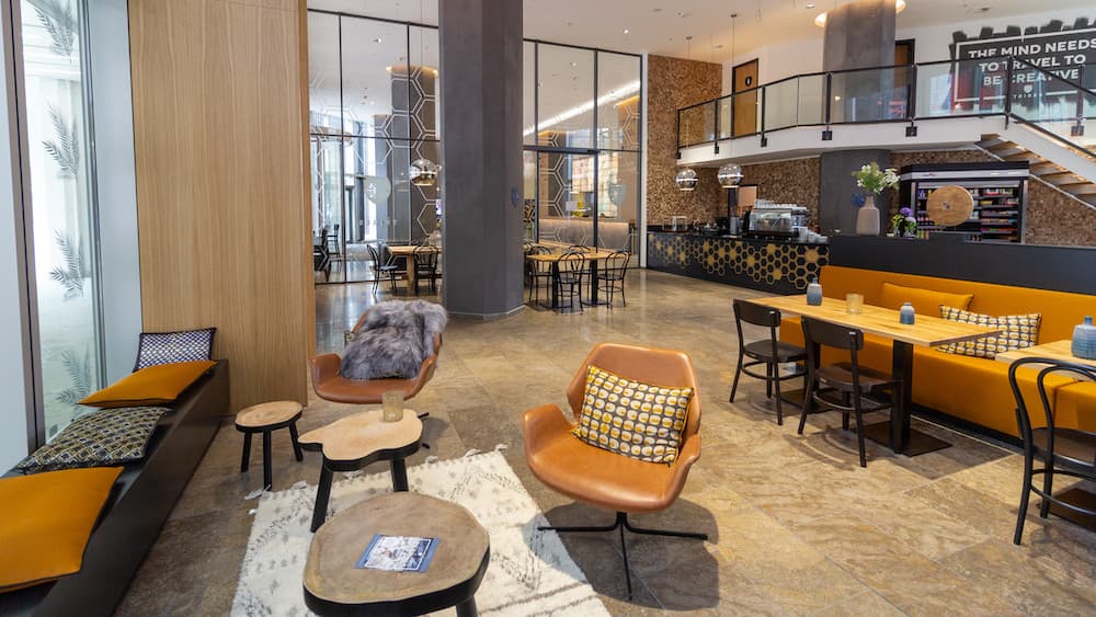 Flexible Day Pass Workspace with Projector in Frankfurt