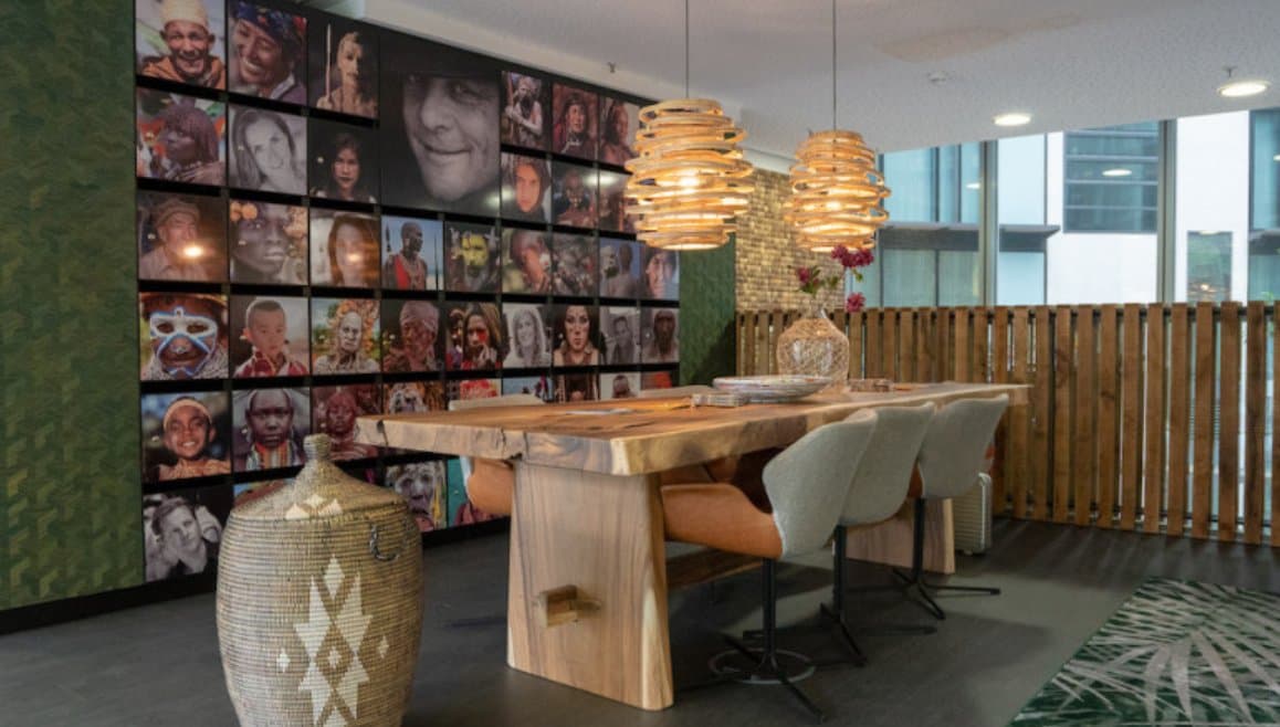 Cowork at the Central Business District of Frankfurt at elegantly designed Tribes Baseler Oval interior photo 1