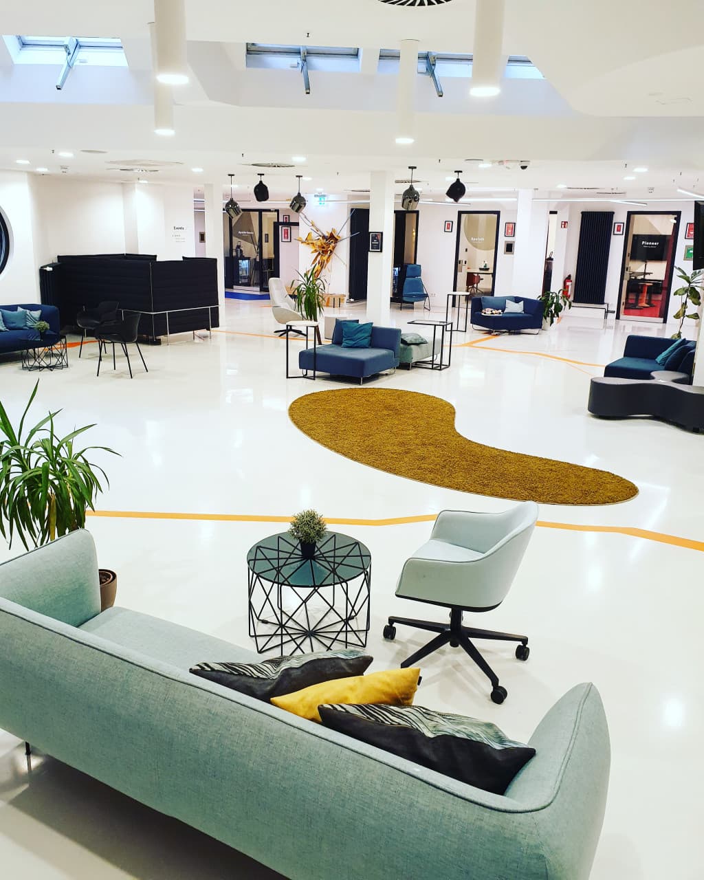 Let bright colors and innovative designs fuel your workday at SPACE SHACK Berlin