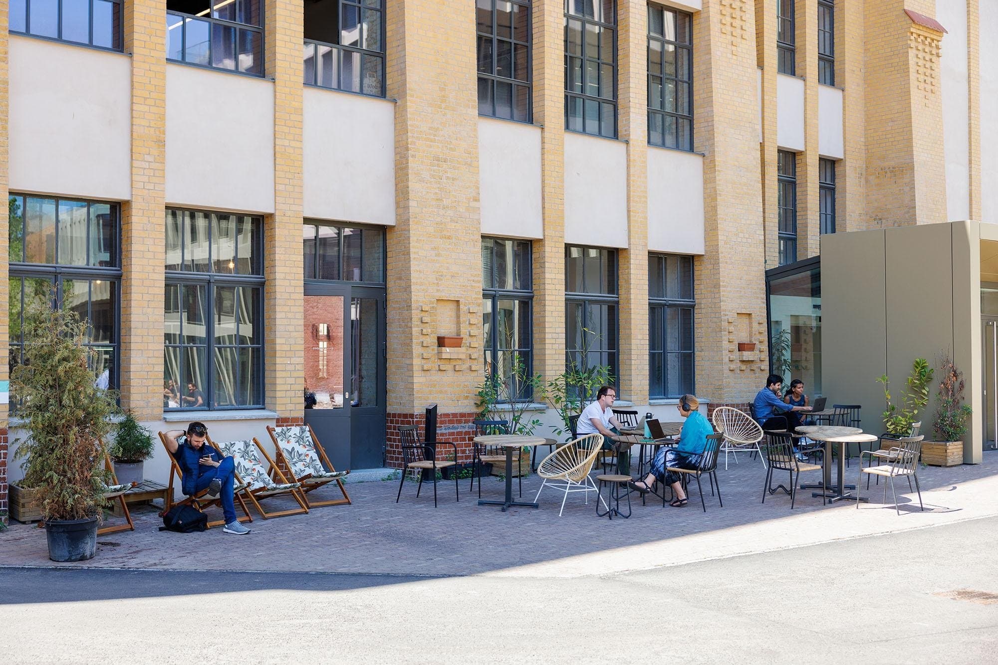 Beige brilliance: a blend of tradition and modernity at Techspace Eiswerk interior photo 1