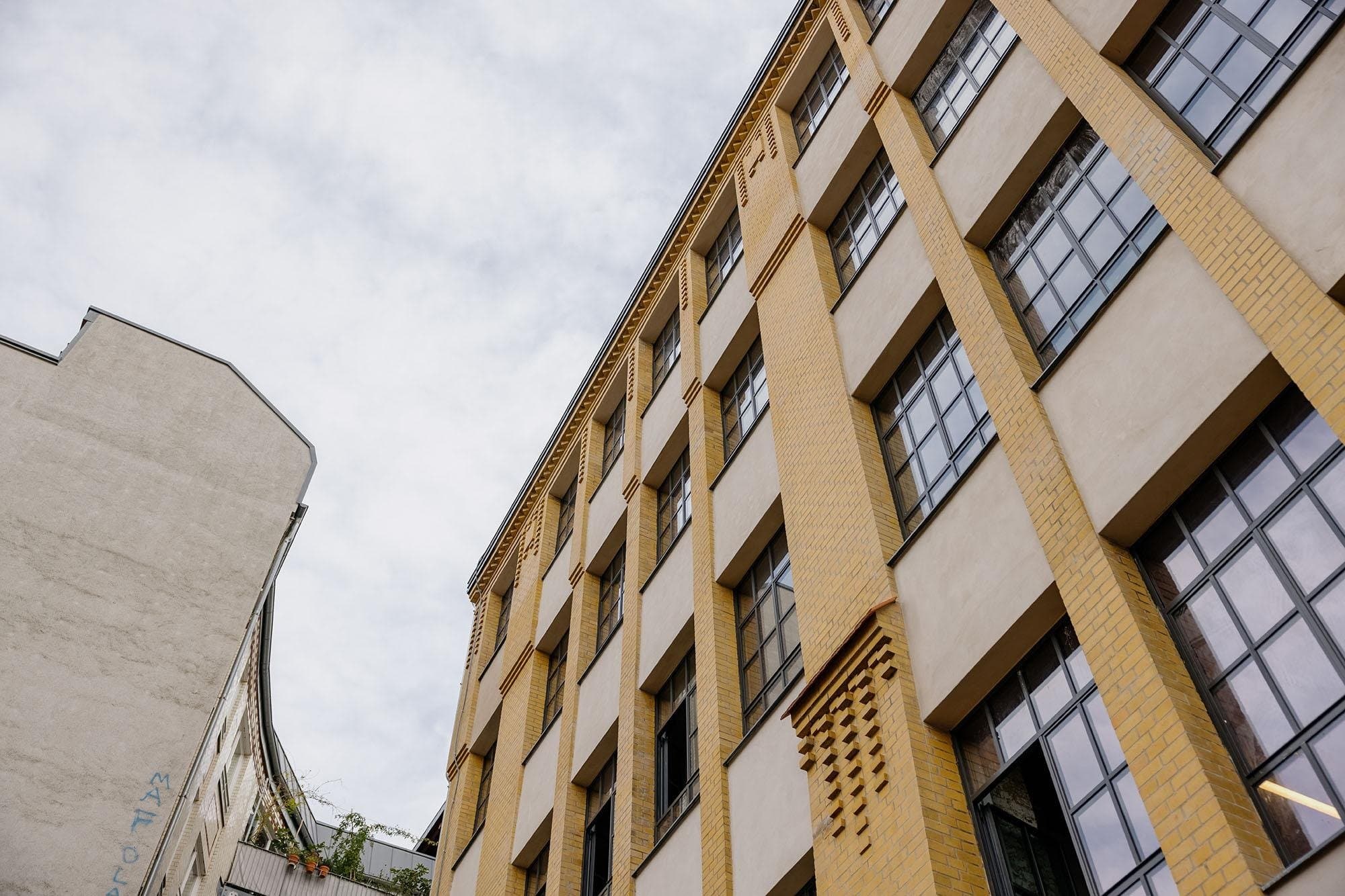 Beige brilliance: a blend of tradition and modernity at Techspace Eiswerk interior photo 4