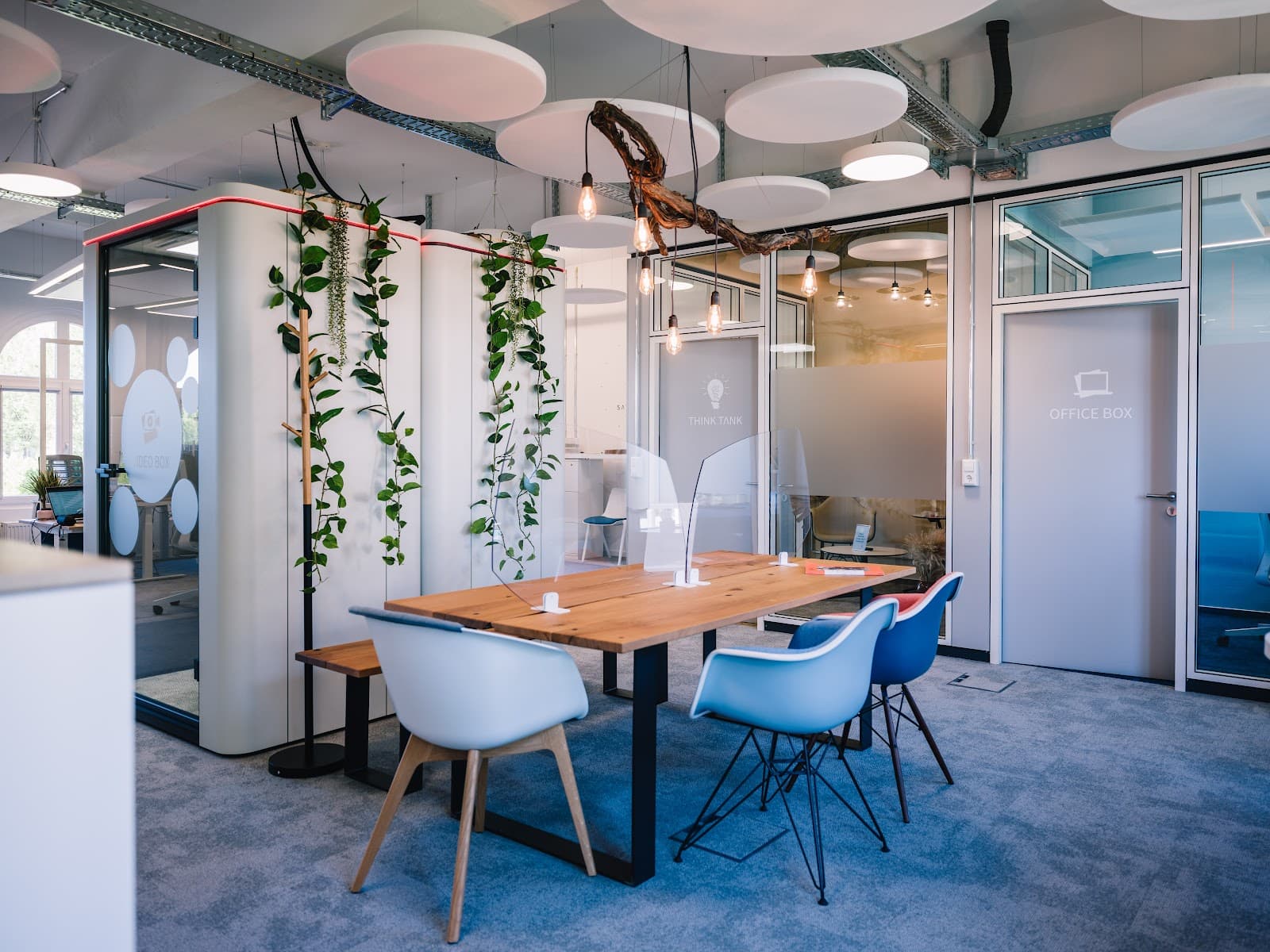 Neustadt Day Pass at 1000 Satellites - Flexible Workspace & Networking Hub interior photo 1