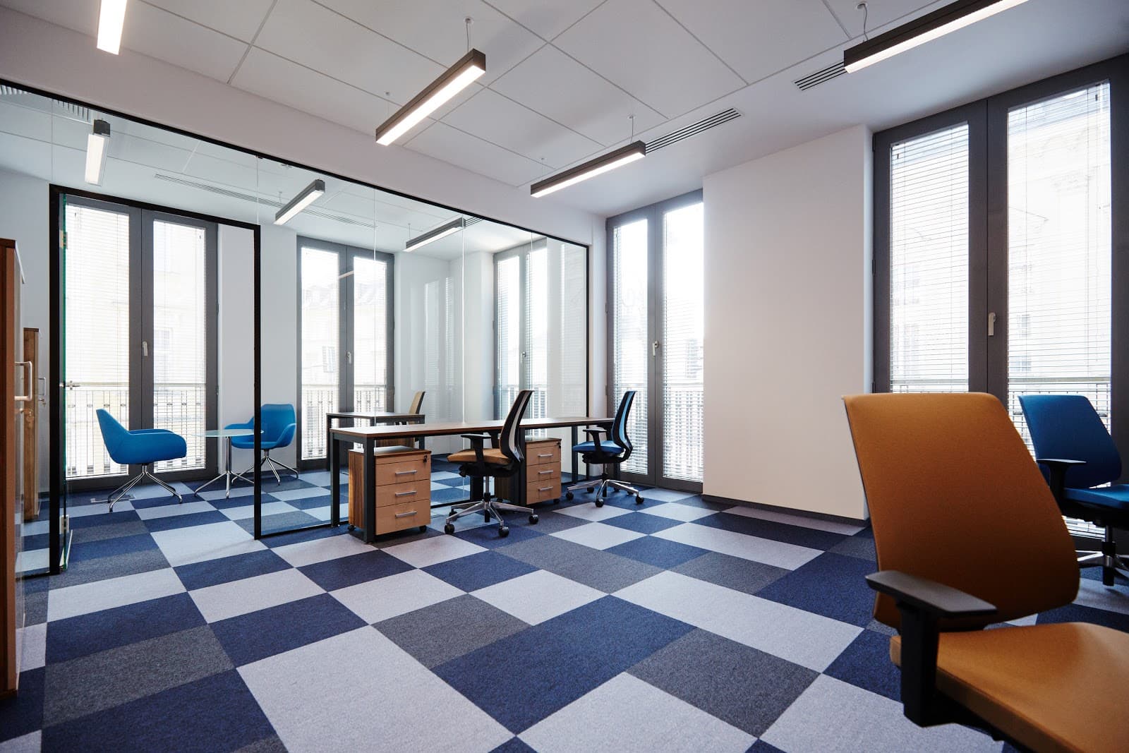 Flexible Day Pass at WORKIN Senatorska with Ergonomic Furniture interior photo 11