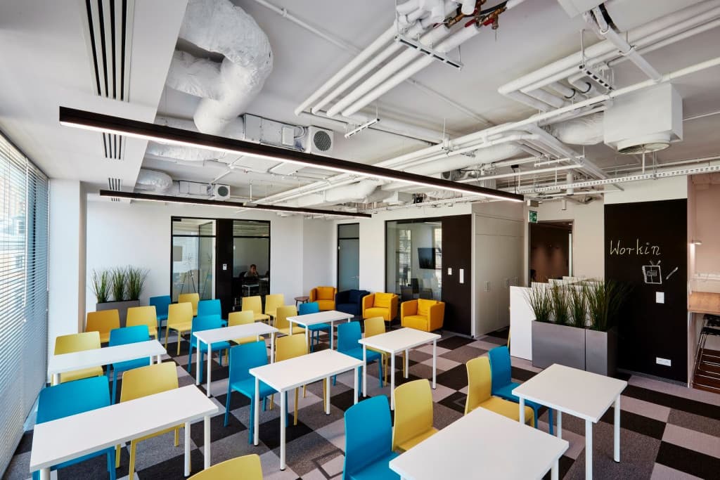 Flexible Day Pass at WORKIN Senatorska with Ergonomic Furniture interior photo 4
