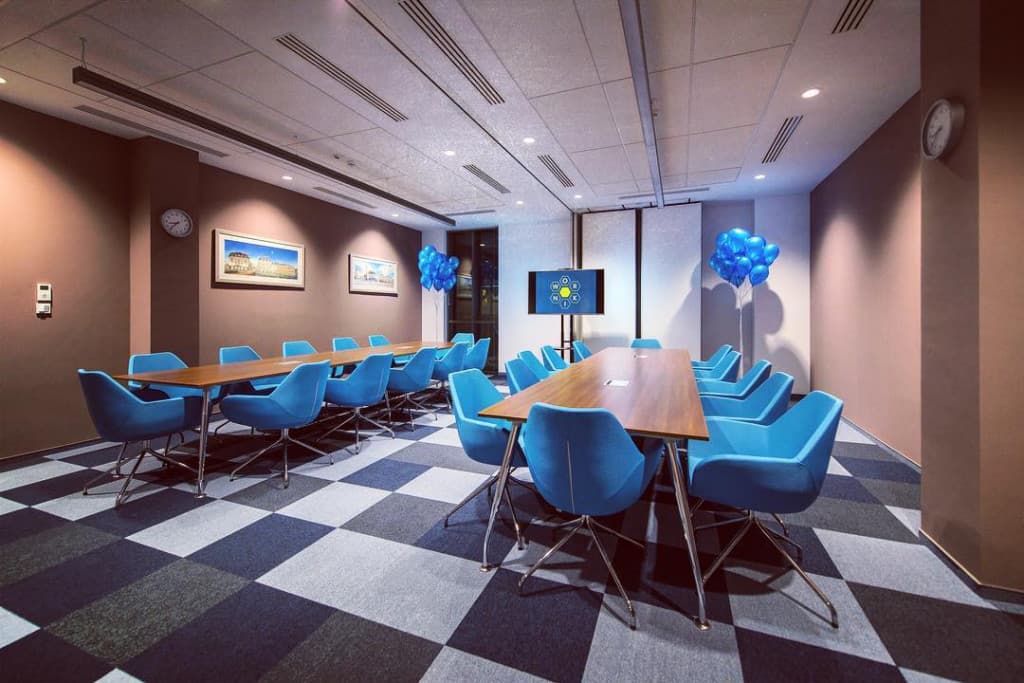 Flexible Day Pass at WORKIN Senatorska with Ergonomic Furniture interior photo 7