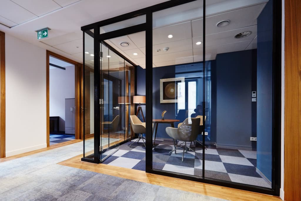 Flexible Day Pass at WORKIN Senatorska with Ergonomic Furniture interior photo 8