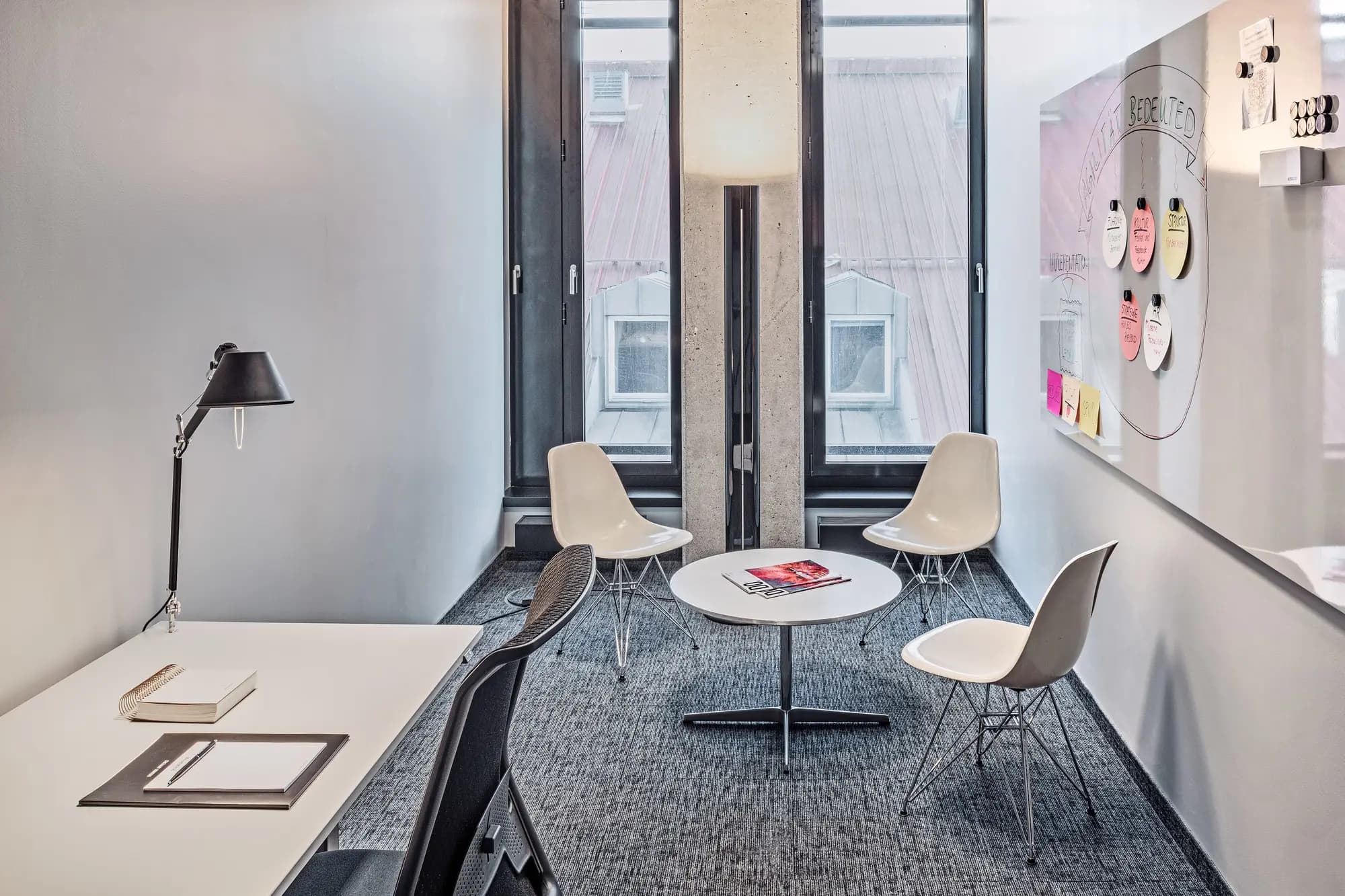 Day Office for 2 — Design Offices Bonn Hauptbahnhof • €19/hour interior photo 2
