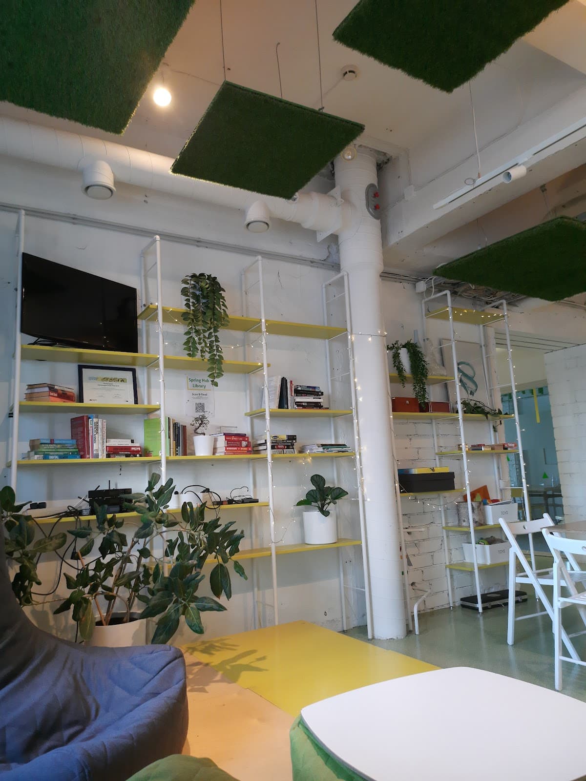 Spring Hub Tallinn Day Pass – Flexible Workspace & Networking in Central Tallinn interior photo 1