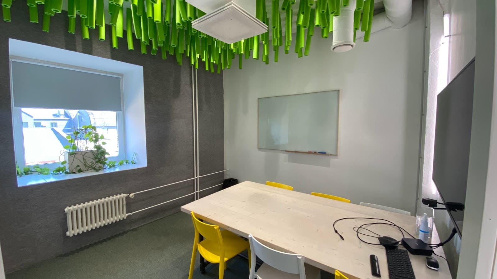 Spring Hub Tallinn Day Pass – Flexible Workspace & Networking in Central Tallinn interior photo 3