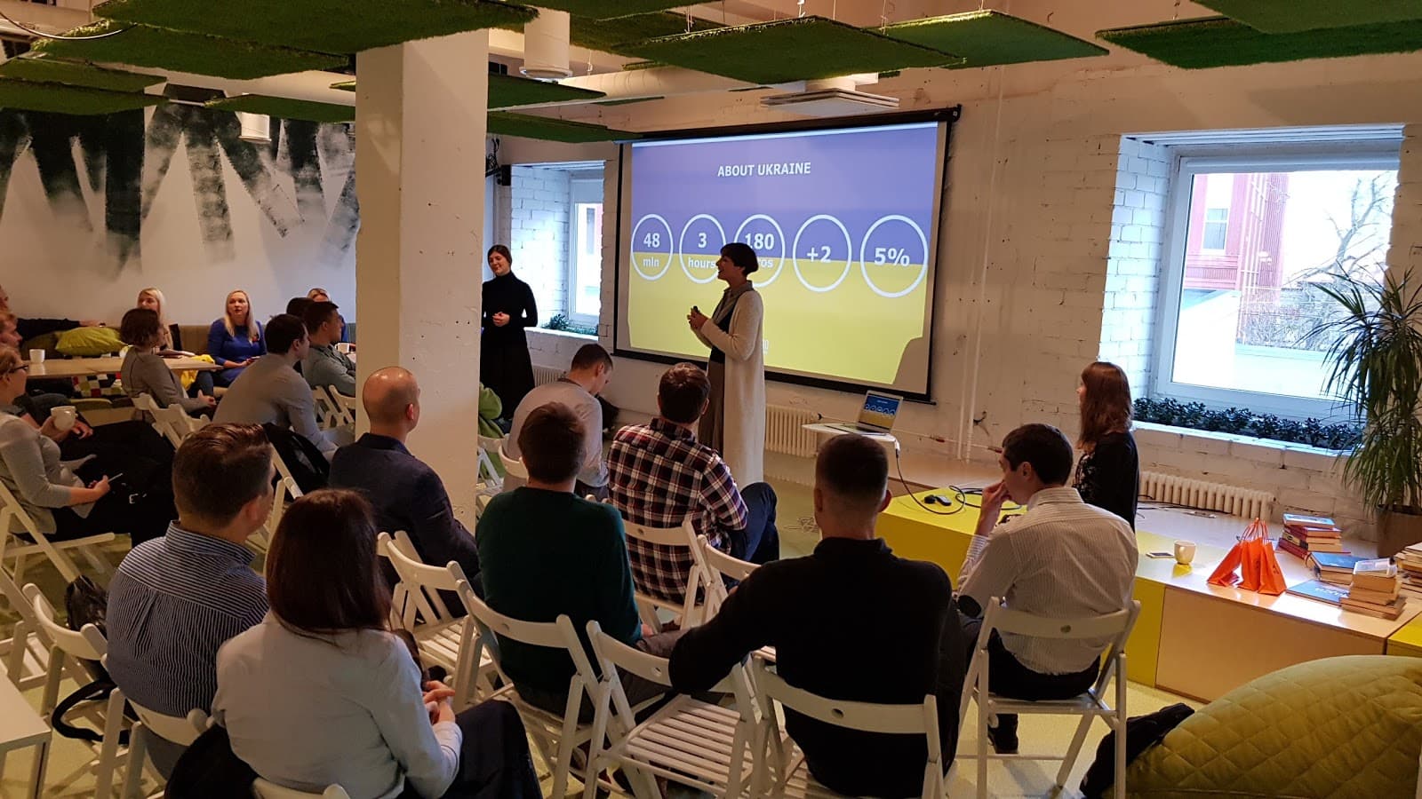 Spring Hub Tallinn Day Pass – Flexible Workspace & Networking in Central Tallinn interior photo 4