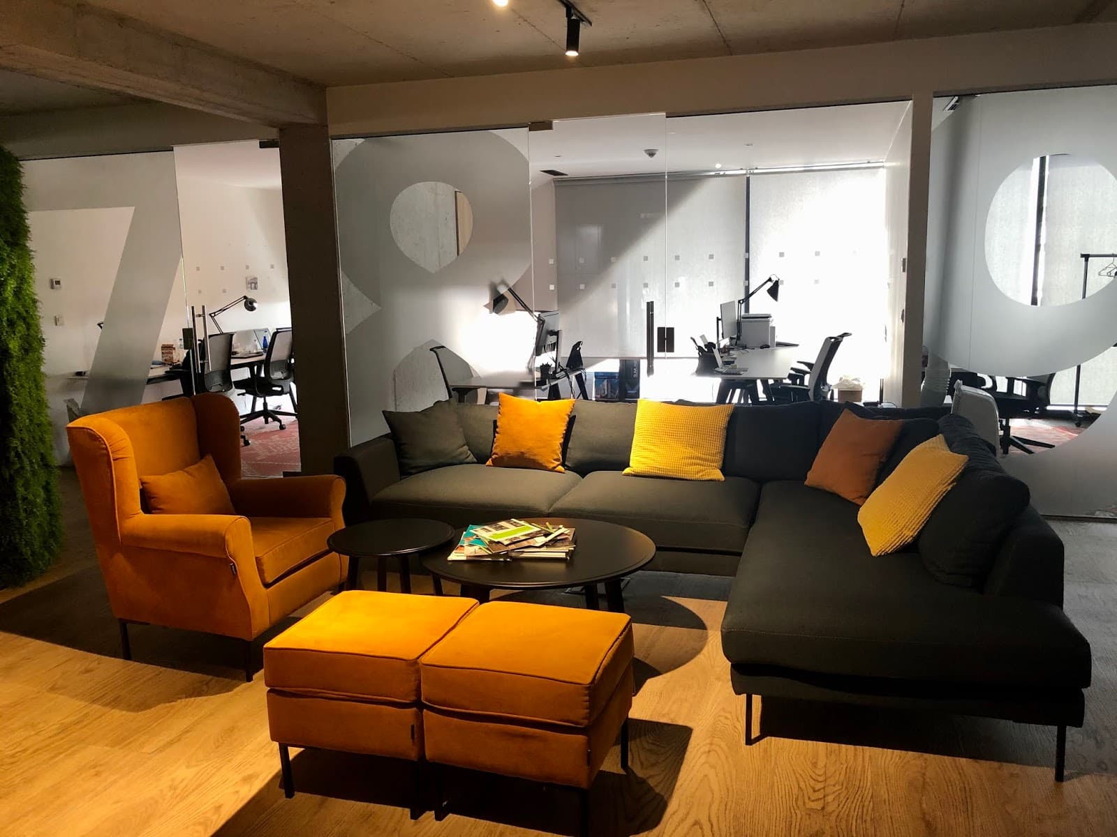 Sarajevo HUB387 Day Pass - Flexible Workspace & Networking in City Center interior photo 8