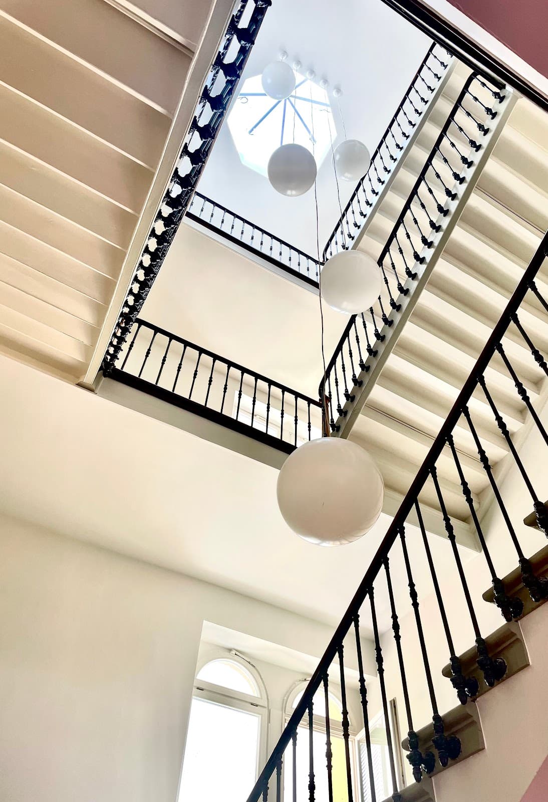 Flexible Day Pass at Goodspaces Opera with Lounge Access interior photo 9