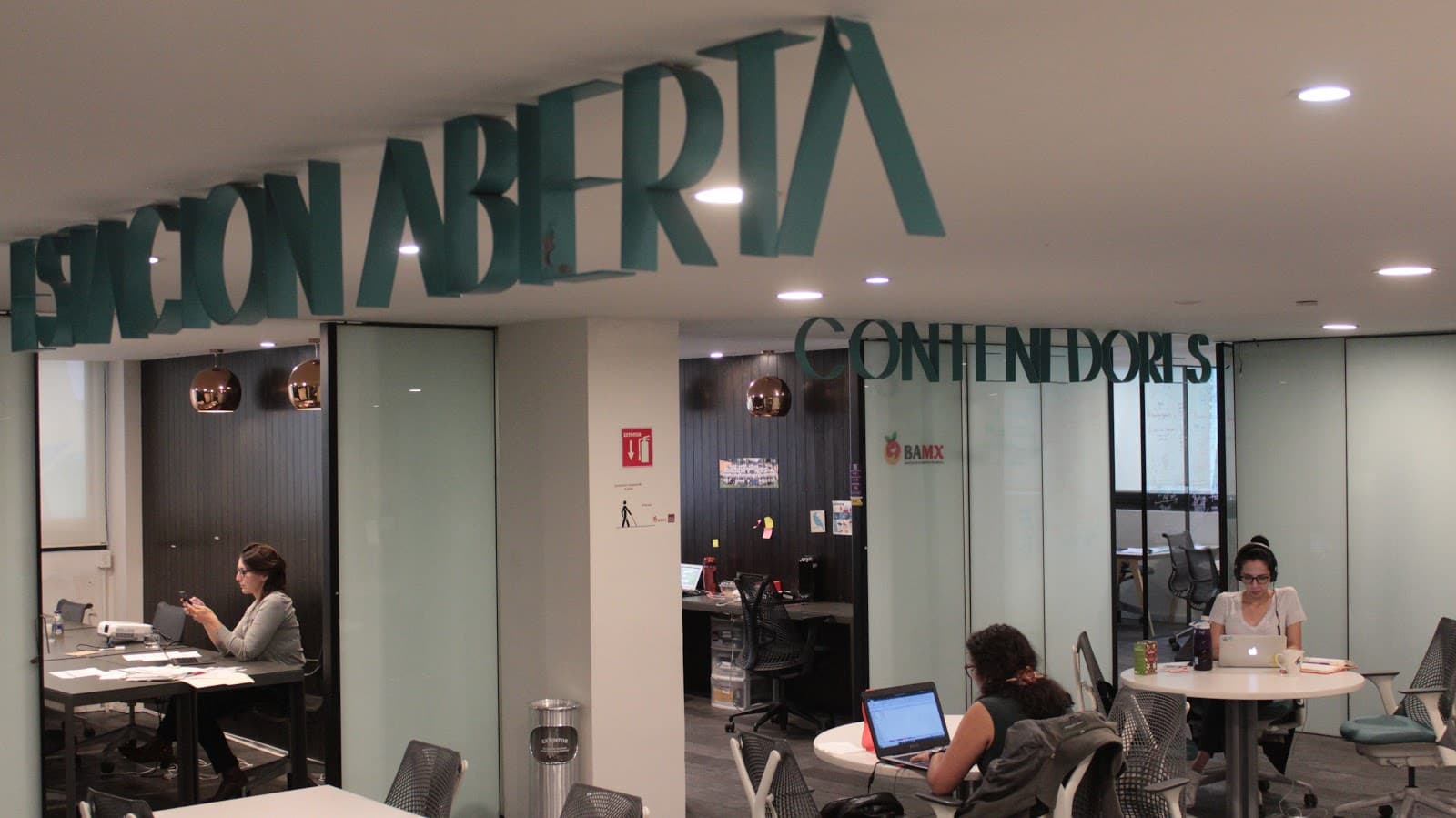 Impact Hub Roma Norte Day Pass - Flexible Workspace & Networking in Mexico City interior photo 3