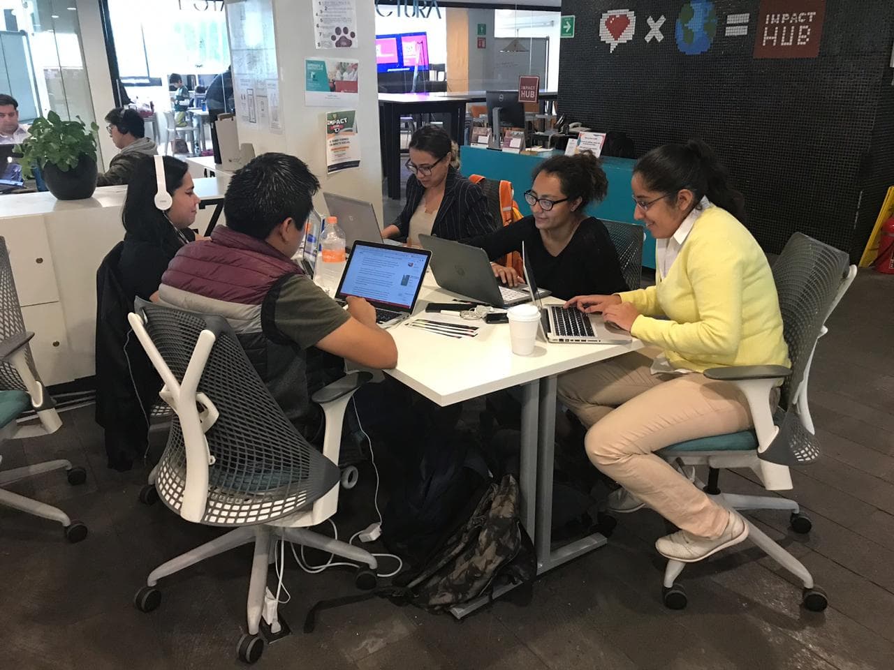 Impact Hub Roma Norte Day Pass - Flexible Workspace & Networking in Mexico City interior photo 10