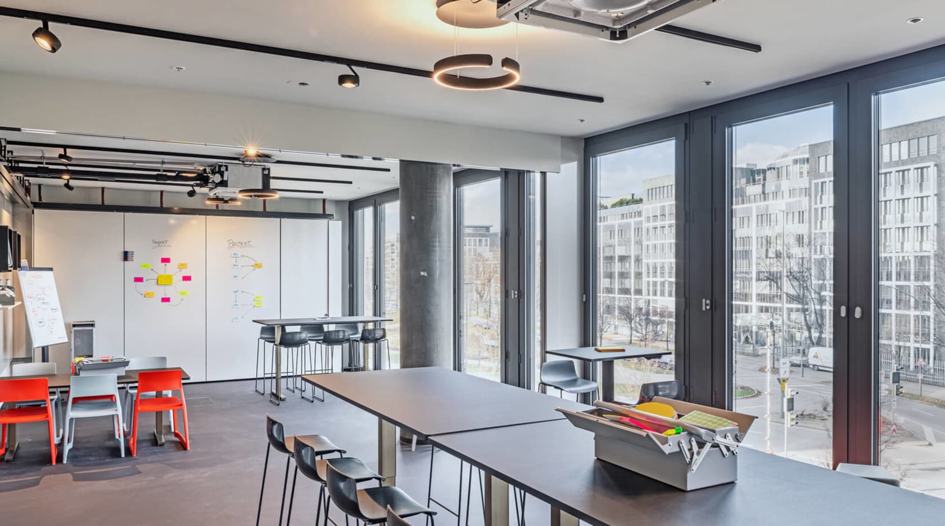 Flexible Day Pass with Networking Perks in Design Offices München Bogenhausen interior photo 3