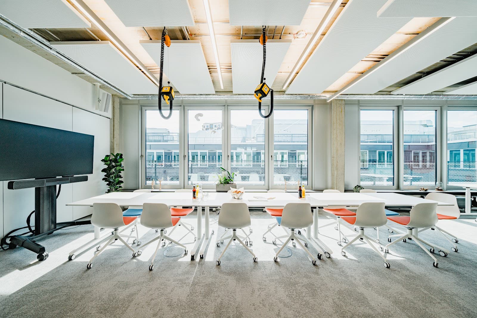 Munich SOHO Day Pass at 1000 Satellites – Flexible Workspace & Networking interior photo 2