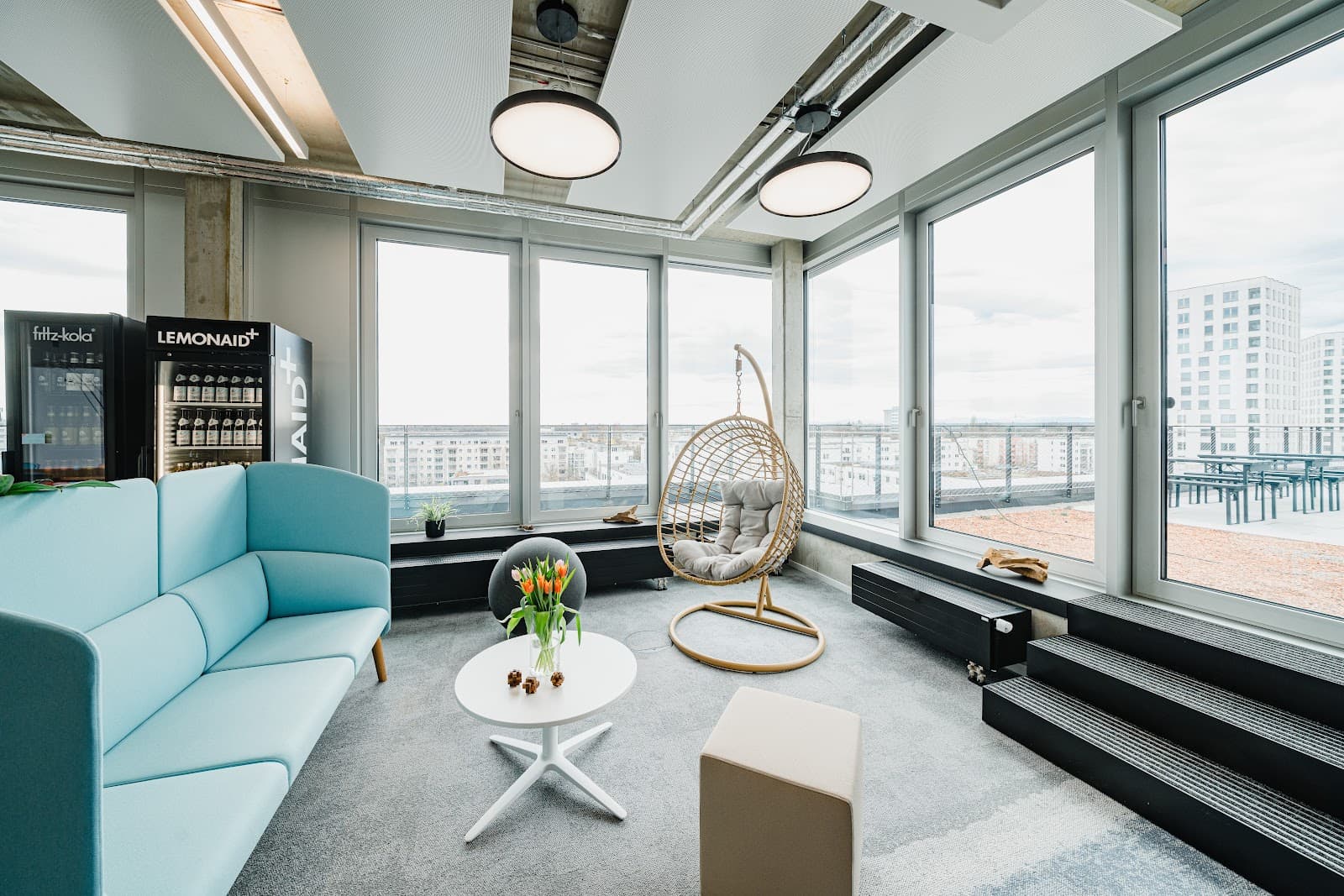 Munich SOHO Day Pass at 1000 Satellites – Flexible Workspace & Networking interior photo 3