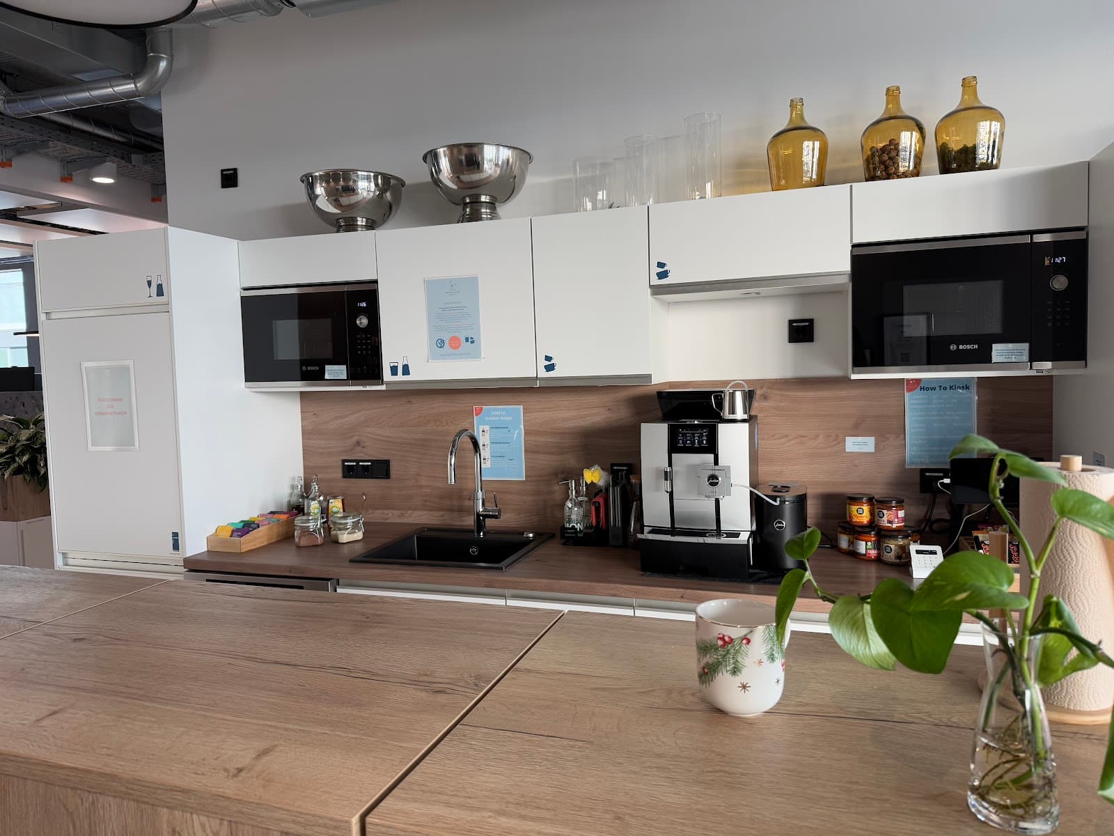 Munich SOHO Day Pass at 1000 Satellites – Flexible Workspace & Networking interior photo 4