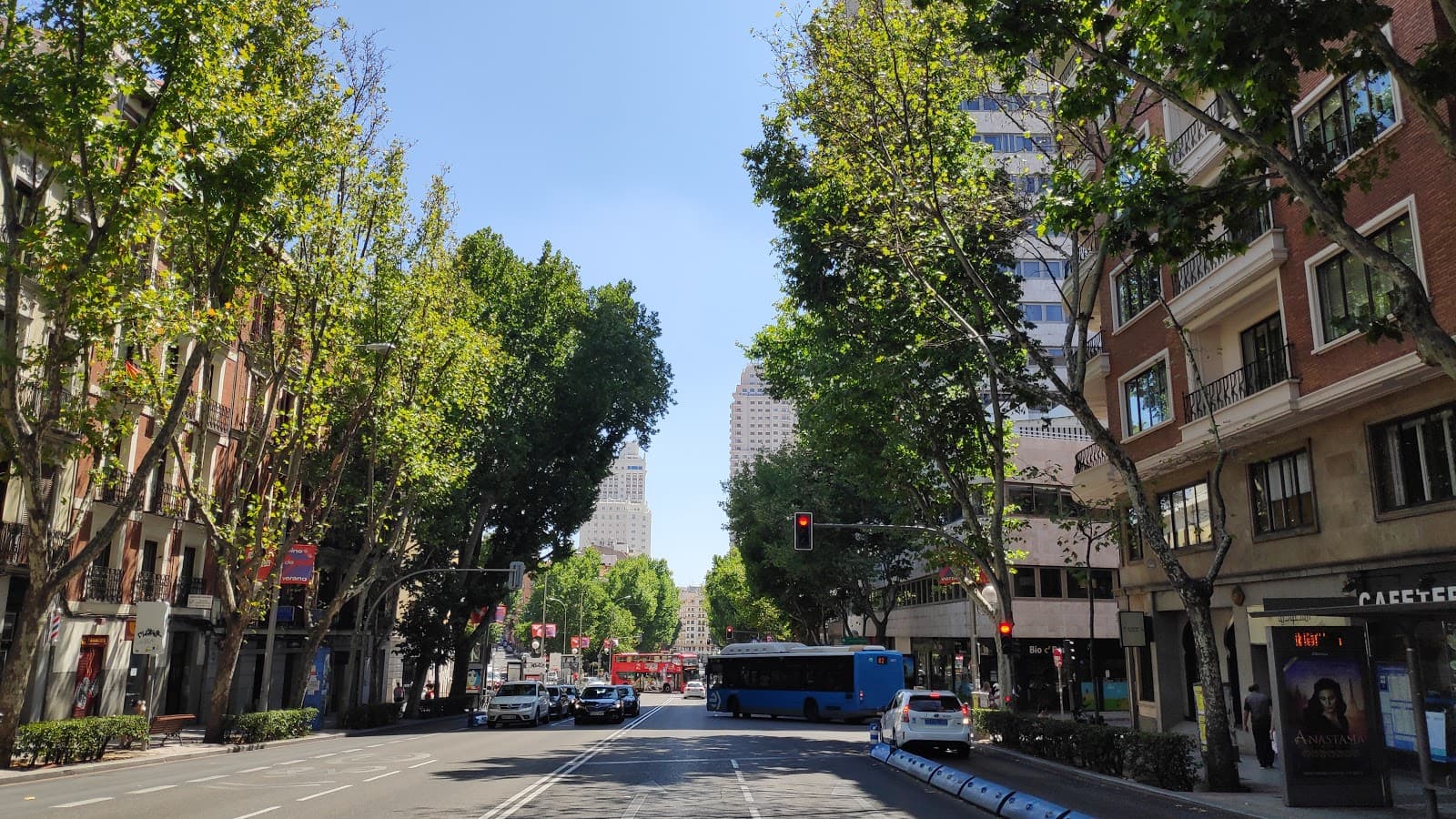 OXYGEN WORKSPACE Madrid Day Pass - Flexible Access & Networking in Central Madrid interior photo 7