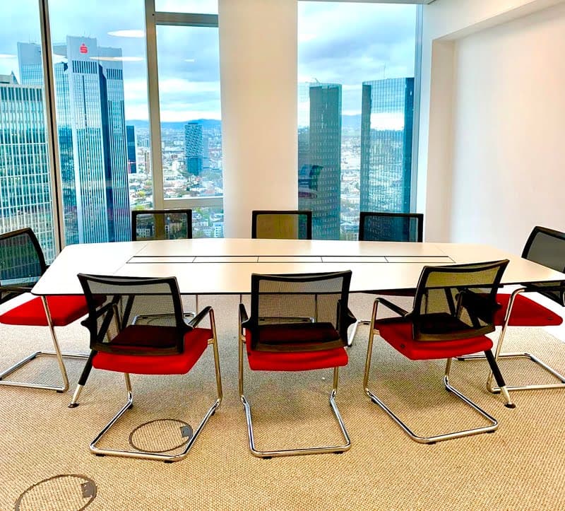 Spacious Office Space with Height-adjustable Desks interior photo 5