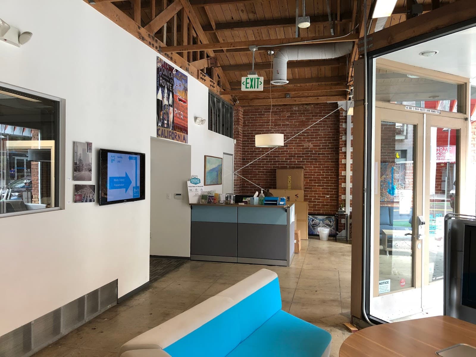 Santa Monica Day Pass at BLANKSPACES SM – Flexible Workspace & Networking interior photo 3