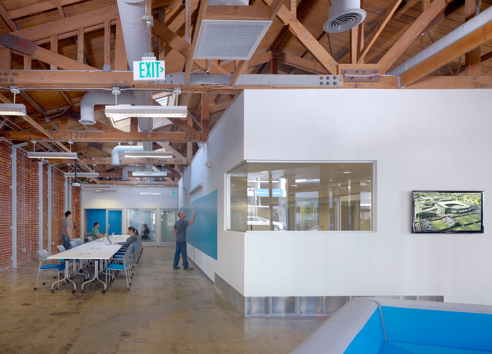Santa Monica Day Pass at BLANKSPACES SM – Flexible Workspace & Networking interior photo 4